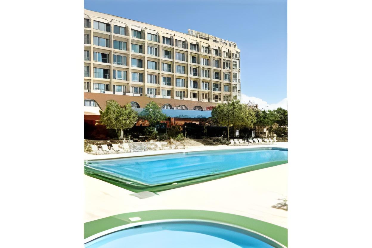 Navarria Hotel in LIMASSOL