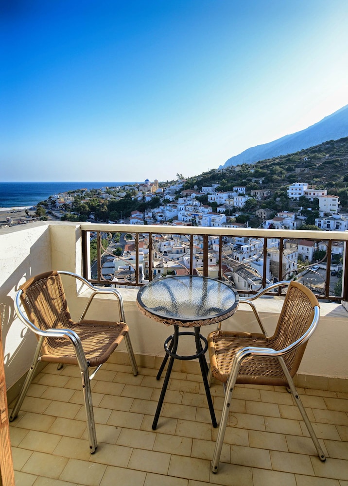 Kastro Hotel 75/100
