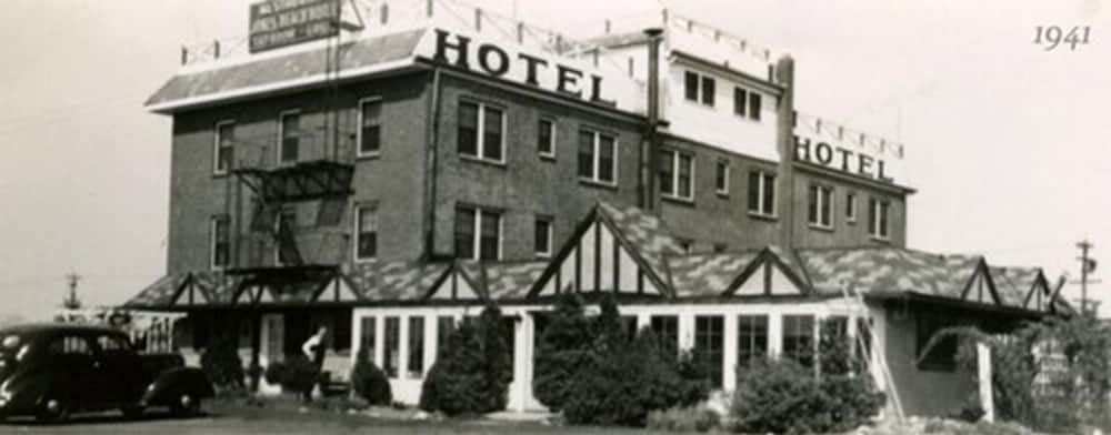 Jones Beach Hotel 3/46
