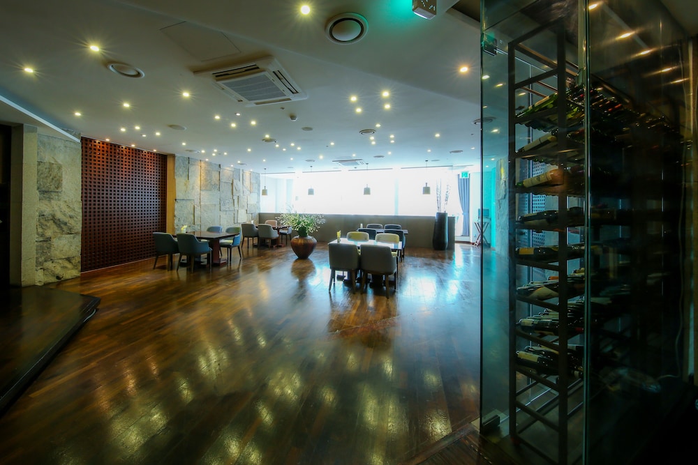 Hotel Food & Tour 9/50