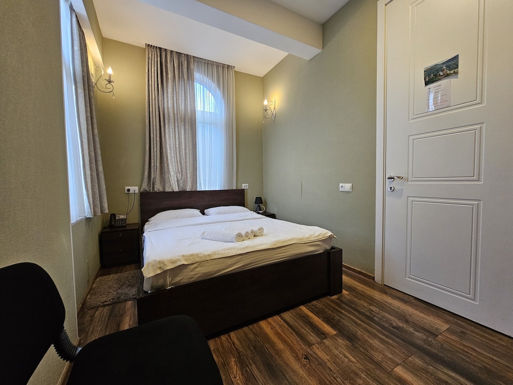 Hotel Iveria 13/50