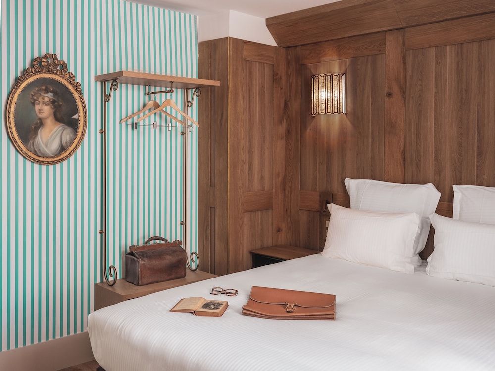 Hotel De Senlis 15/52