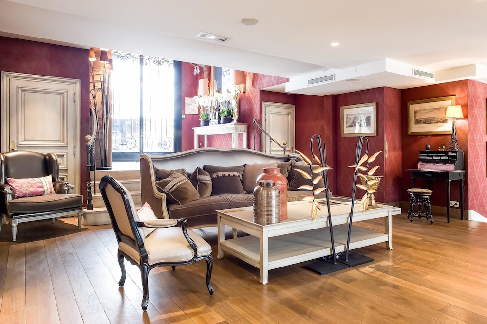 Hotel Chateaubriand 29/48