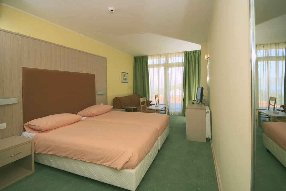 Hotel Medena Block A 11/50
