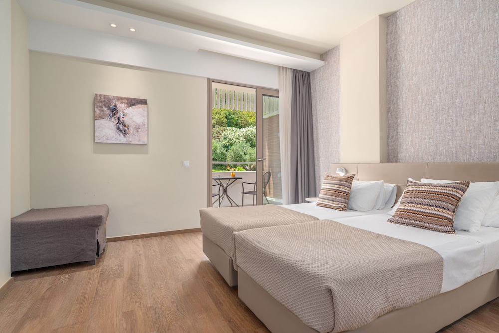 Ammon Zeus Luxury Beach Hotel 15/51