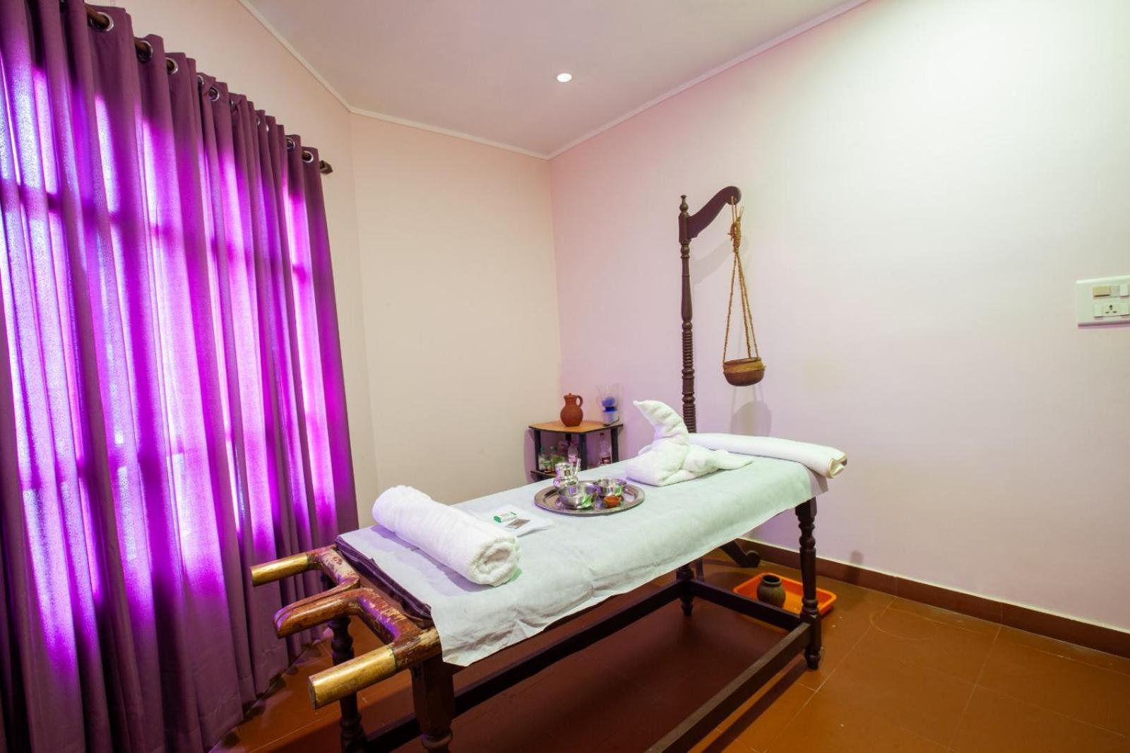 HOLIDAY HOTEL CHERAI 9/28