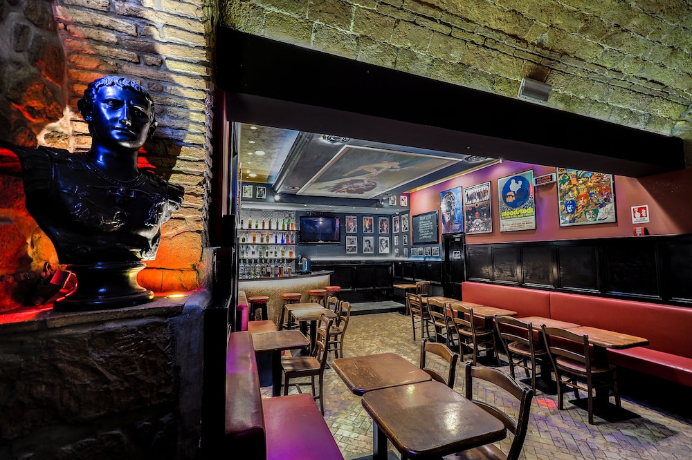 Alessandro Palace Bar 56/69