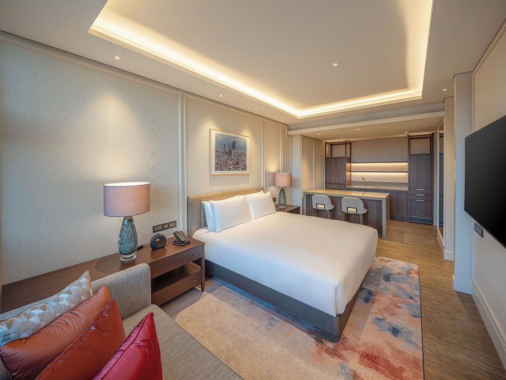 Suite, King Bed, Pool Side، The Ambassador Seoul - A Pullman Hotel 3/7