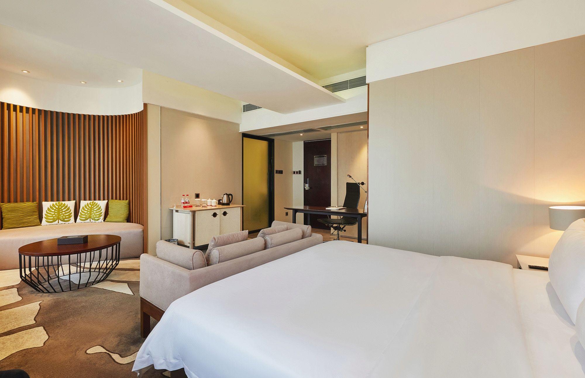 Starry Four Sea Hotel 45/70