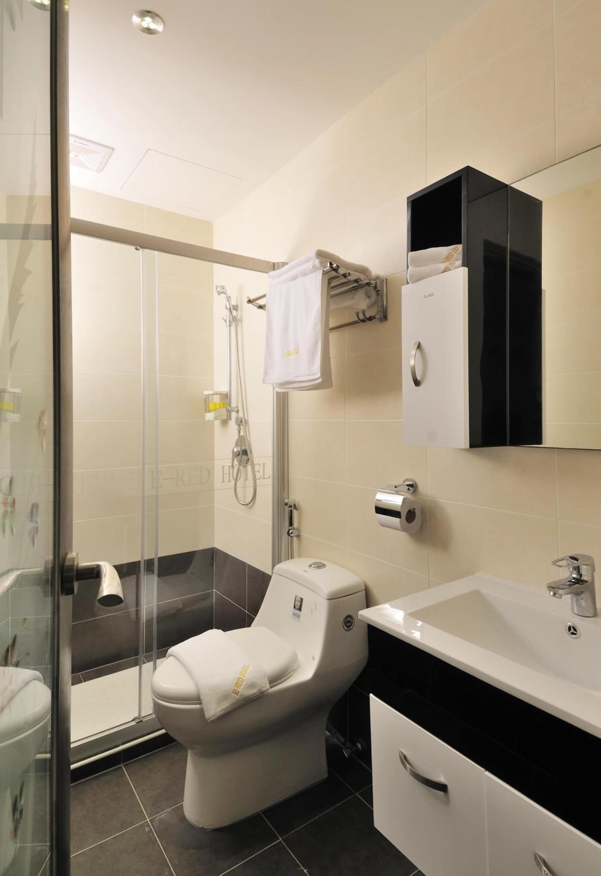 ERNES Hotel Bandar Perda 24/25