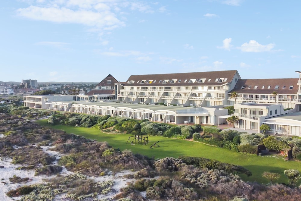 Dolphin Beach Hotel 3/76