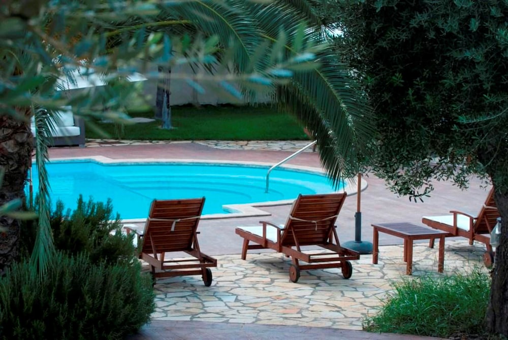 Villa Hermosa Resort 50/60