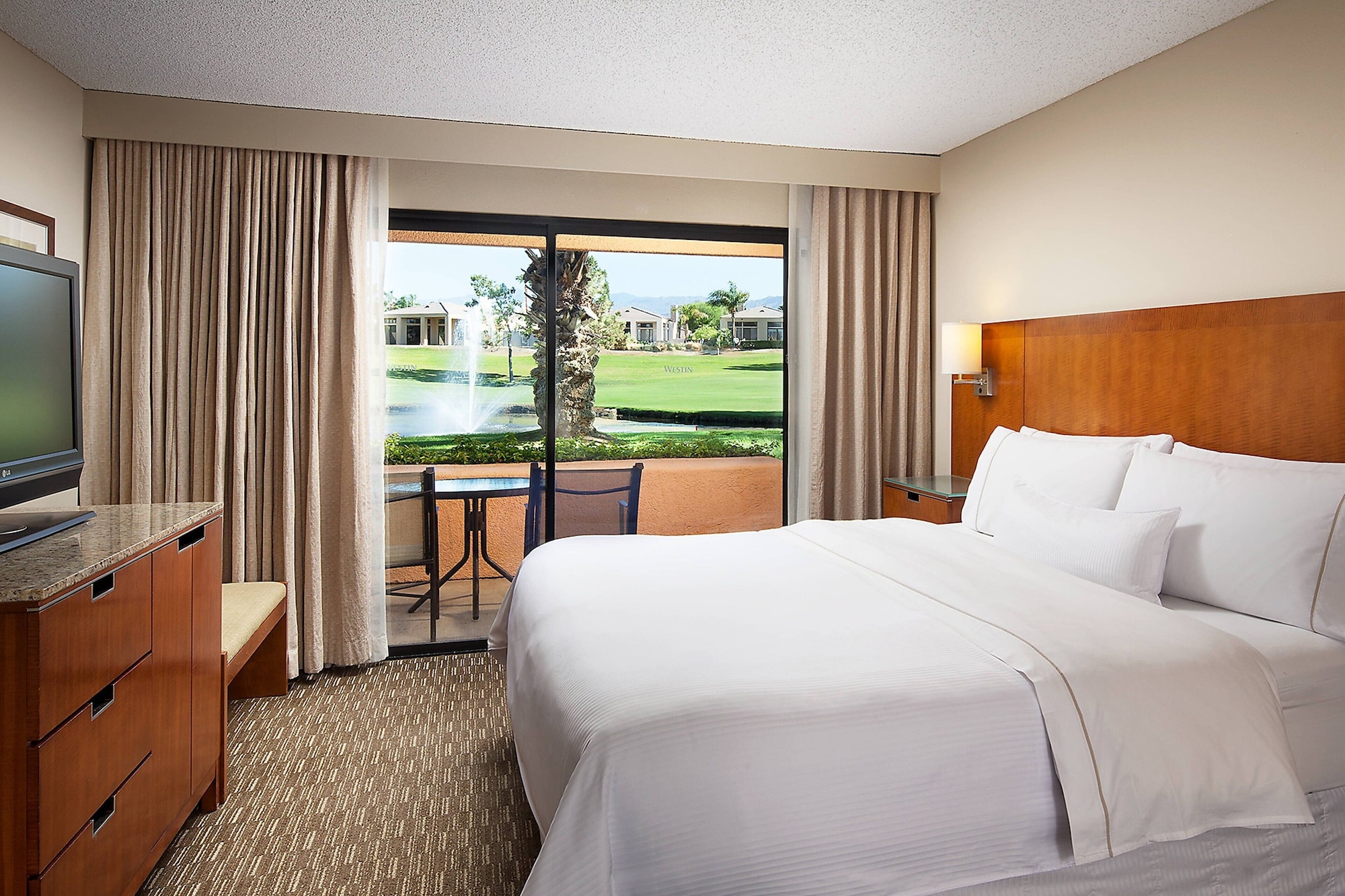 Deluxe, Suite, King Bed, Resort View, Sofa