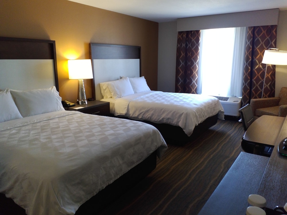 Holiday Inn & Suites Albuquerque-North I-25 18/48