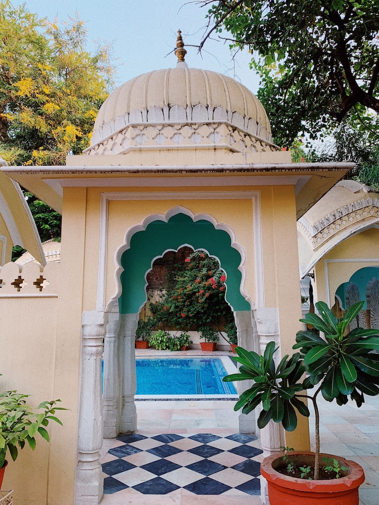 ALSISAR HAVELI 10/73