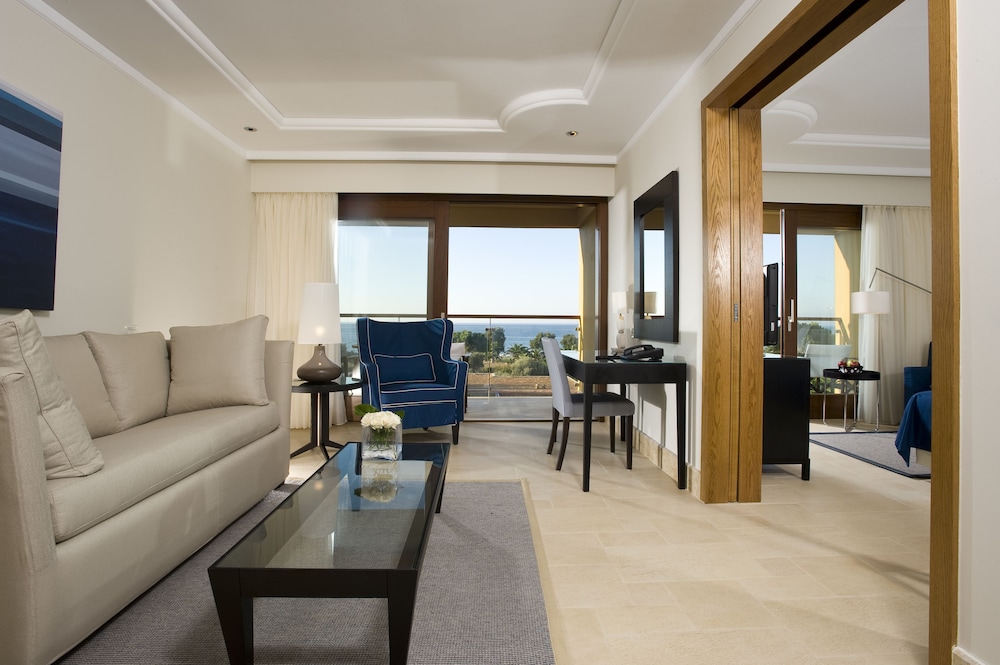 Kernos Beach Hotel and Bungalows 16/50