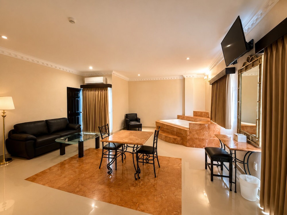 Hotel Palacio Maya 57/83