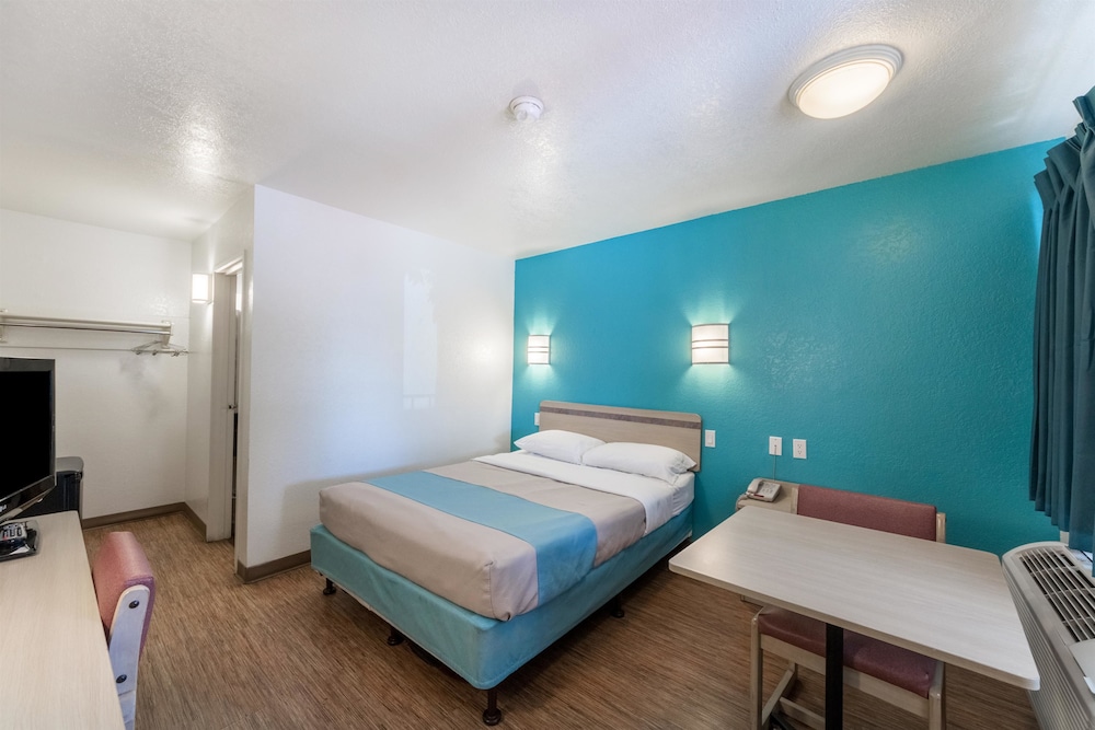 Motel6 Del Rio, TX 37/56