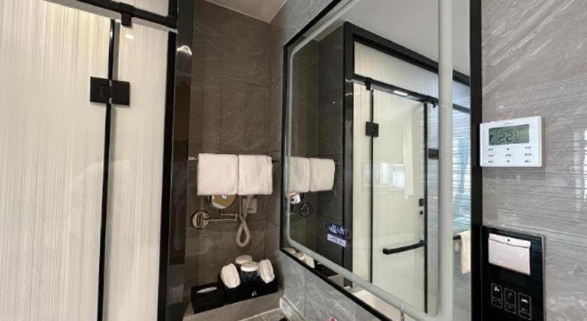 Hualian Hotel 50/50