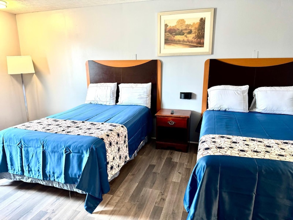 Highlander Inn Cleveland Beachwood Near I-480 8/28