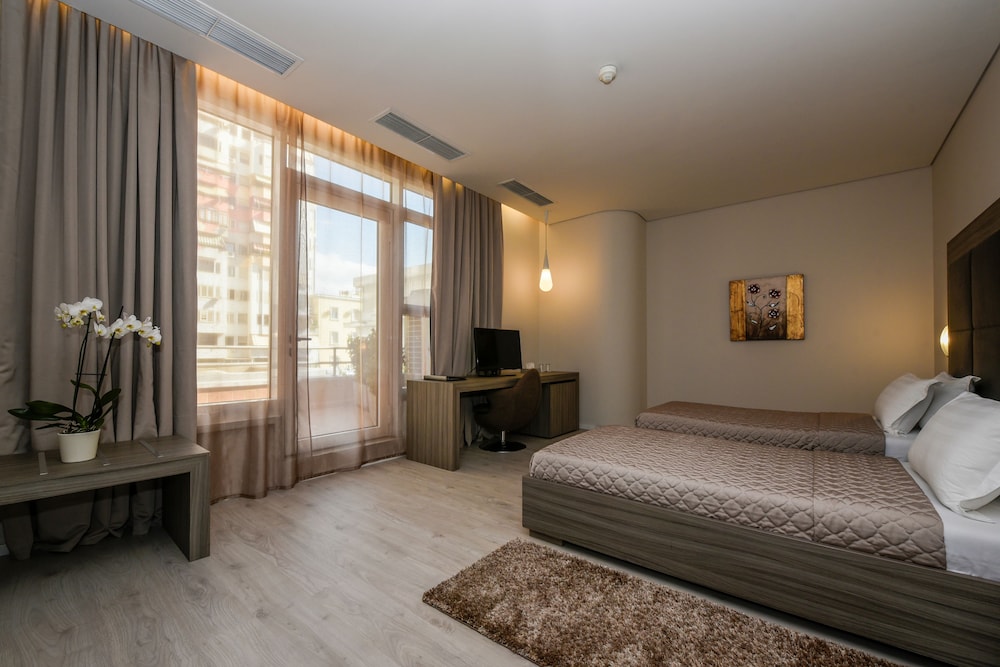 Sky Tower Hotel Tirana 15/31