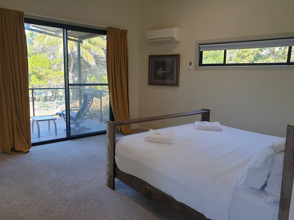 Boat Harbour Studio Apartments and Villas 16/48