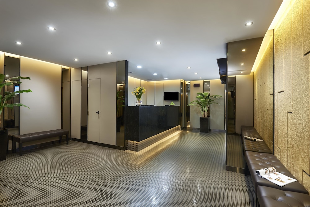 Hotel 81 Gold 8/26