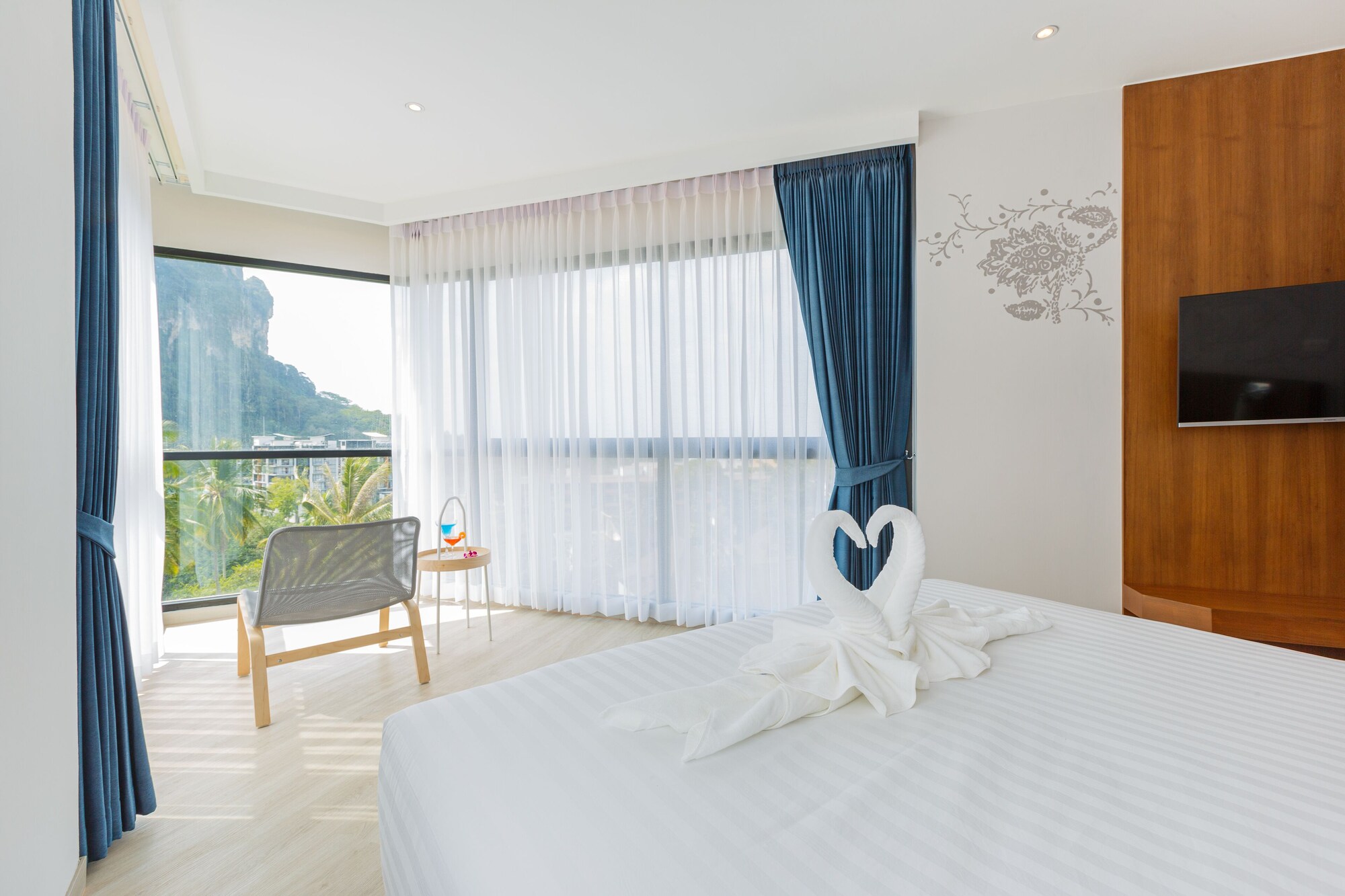 GUEST ROOM, CLASSIC