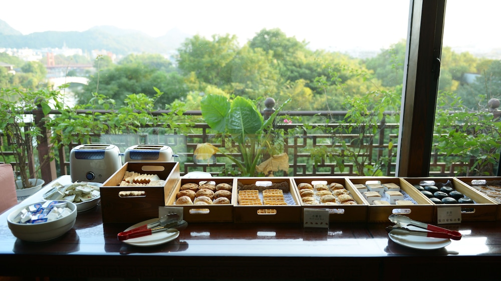 Aroma Tea House 60/70