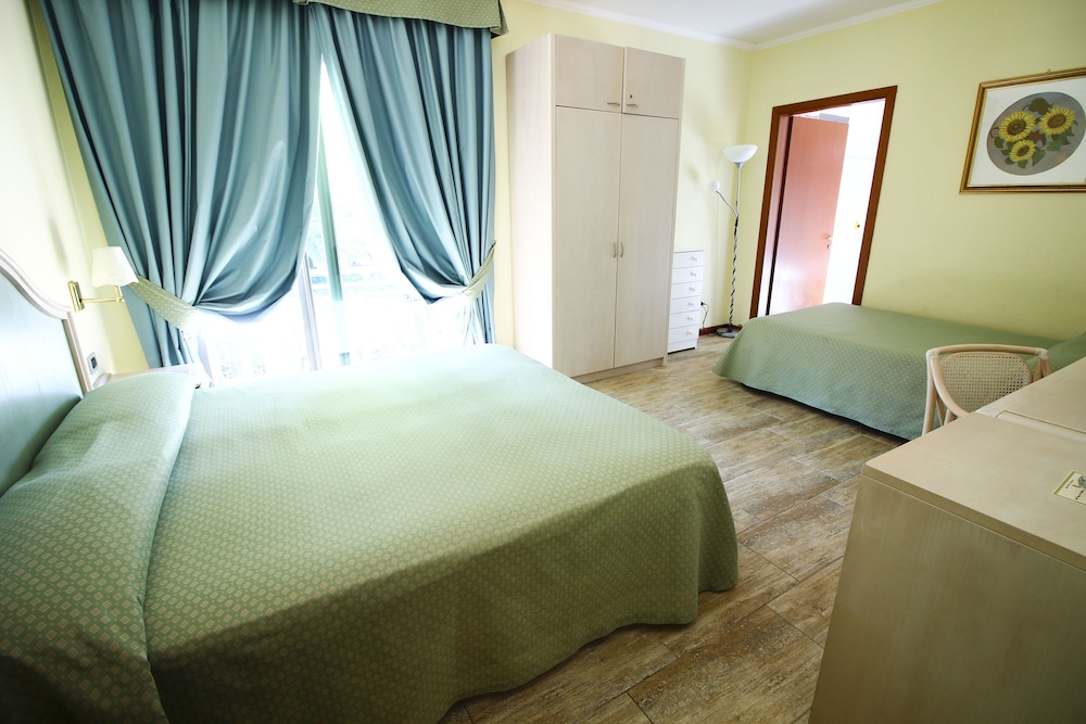 Hotel Siesta 16/66