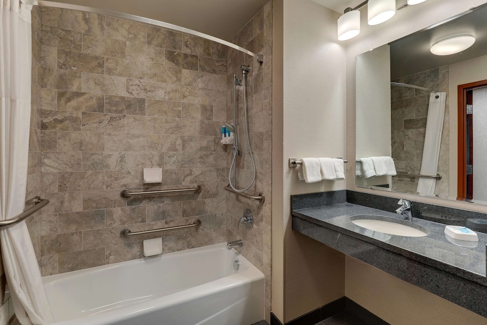 Drury Inn and Suites St Louis Arnold 44/46