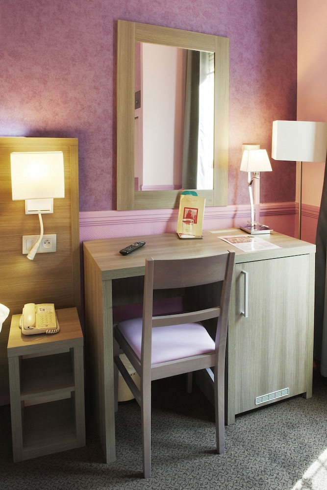 Hotel Poussin 50/58