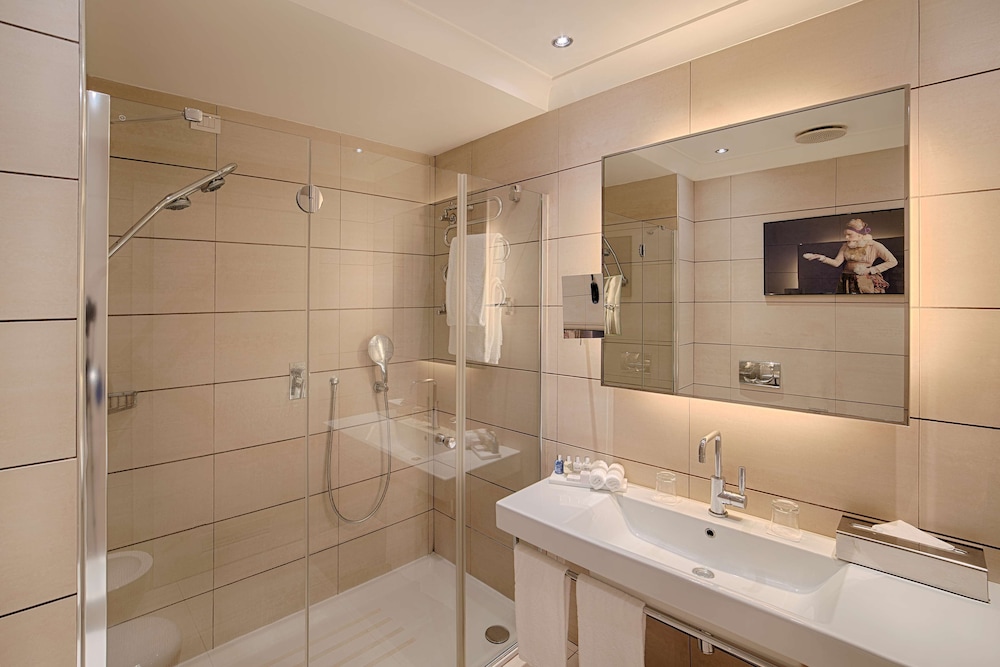 RADISSON BLU HOTEL MILAN 67/68