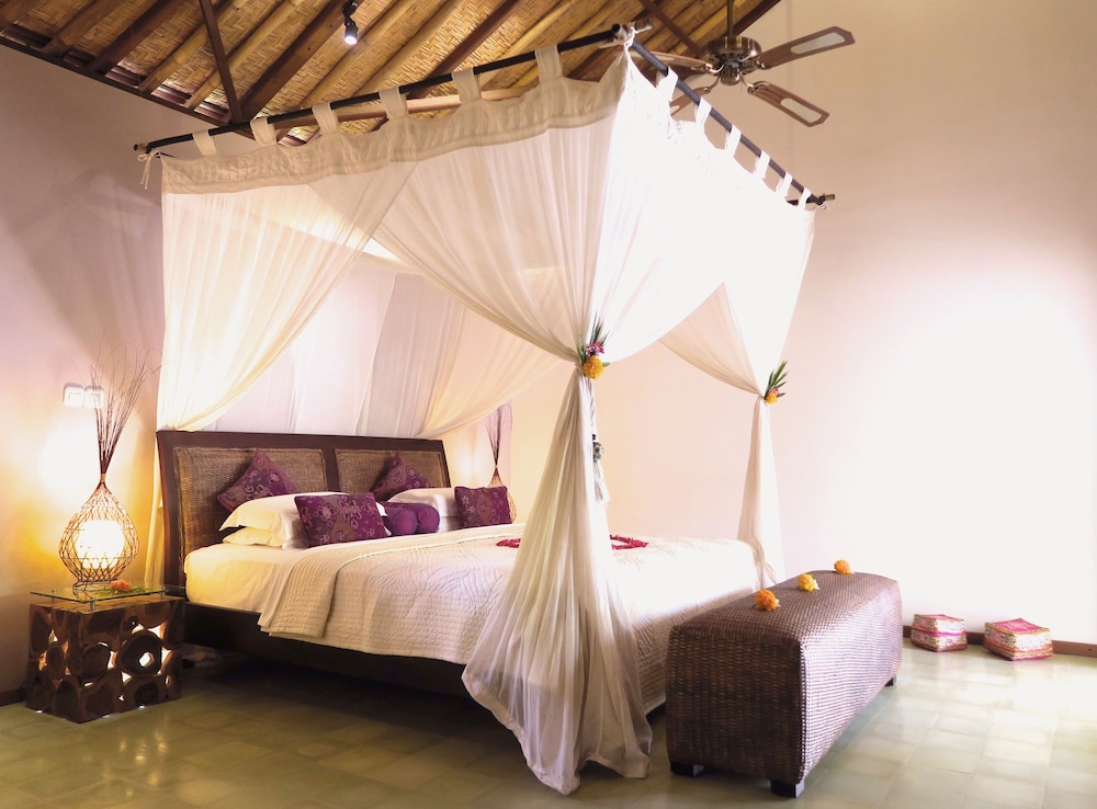 Cili Emas Oceanside Resort 13/50