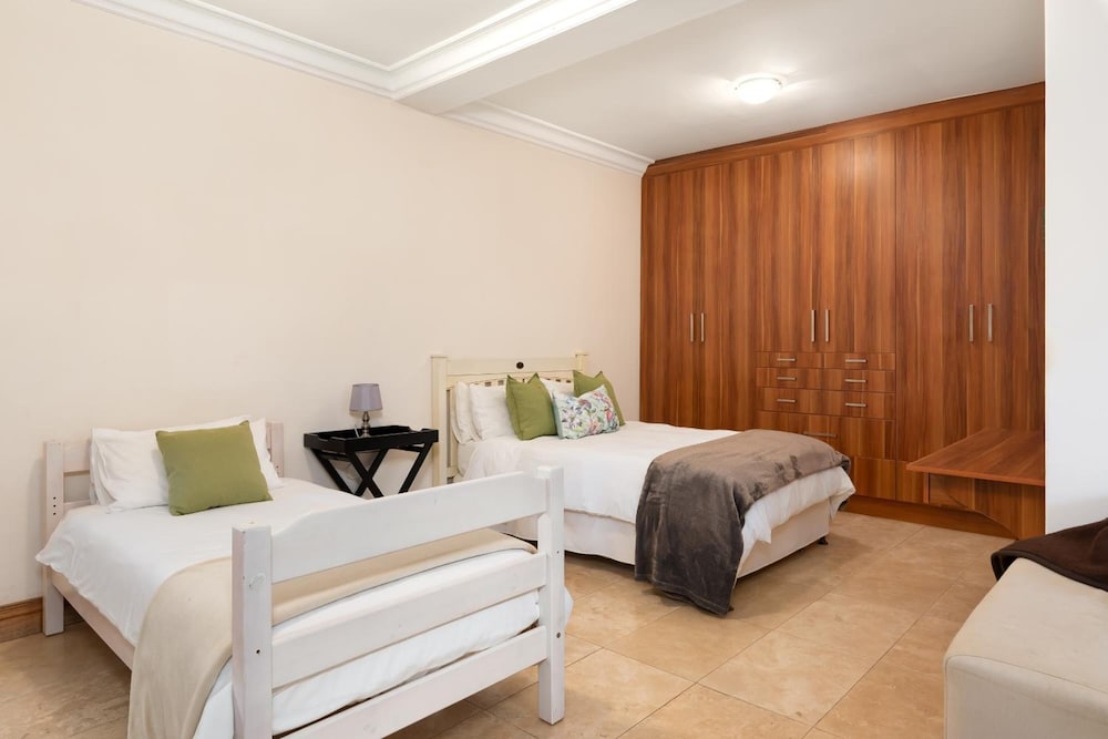 Thomson's Accommodation 5/36