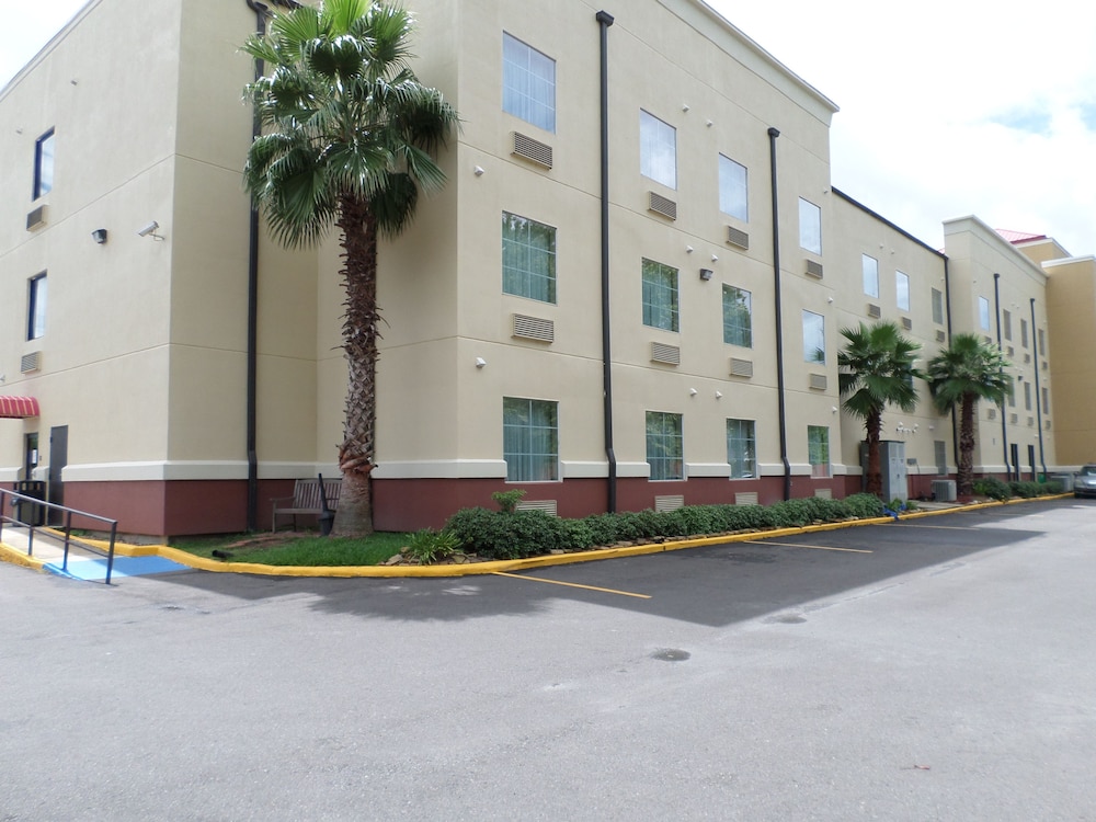 Comfort Suites Lake Charles 1/48