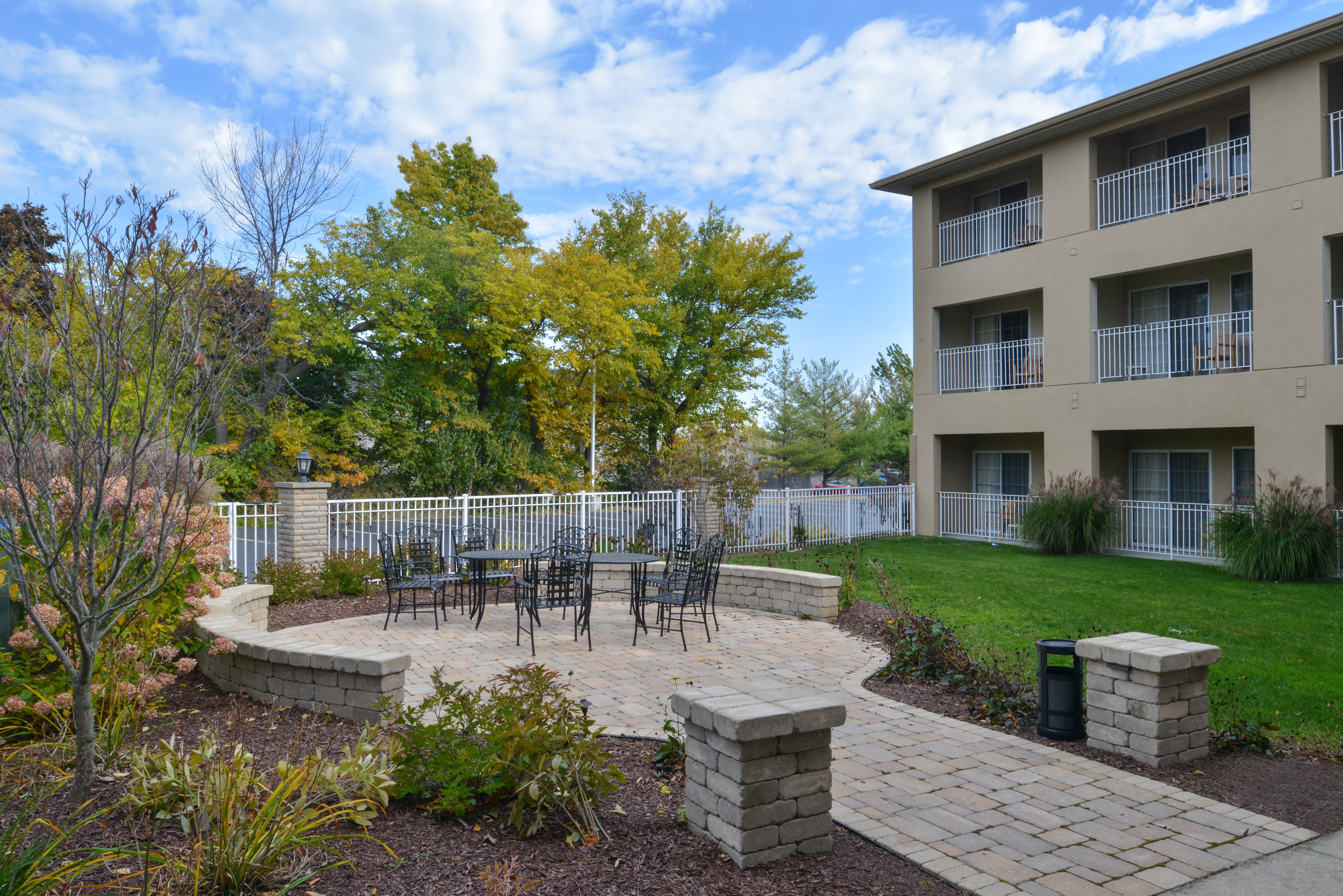 Holiday Inn Express Suites St Joseph 65/69