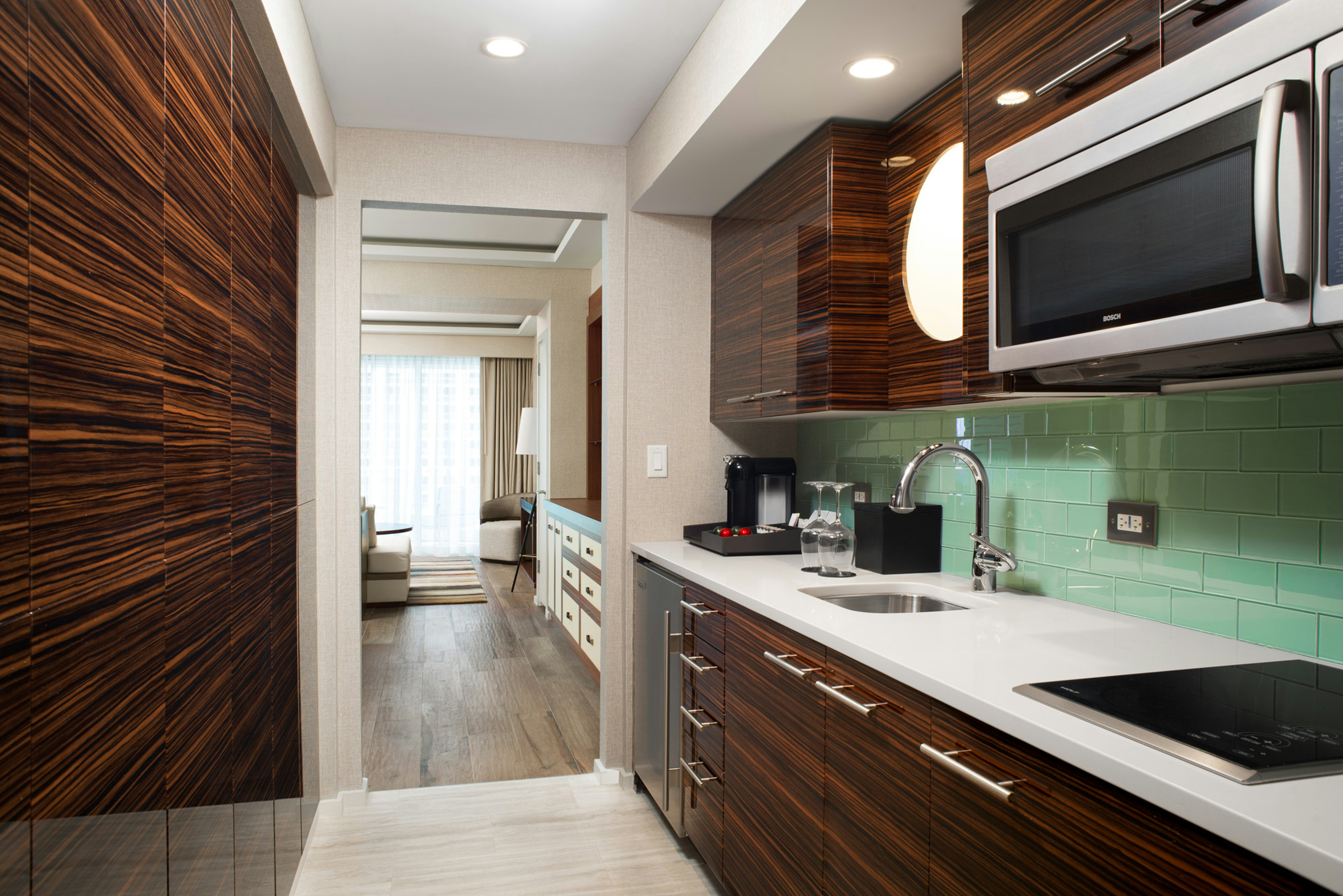 Junior Suite, Pool Side, Bathtub, Accessible، Conrad Fort Lauderdale Beach 3/4