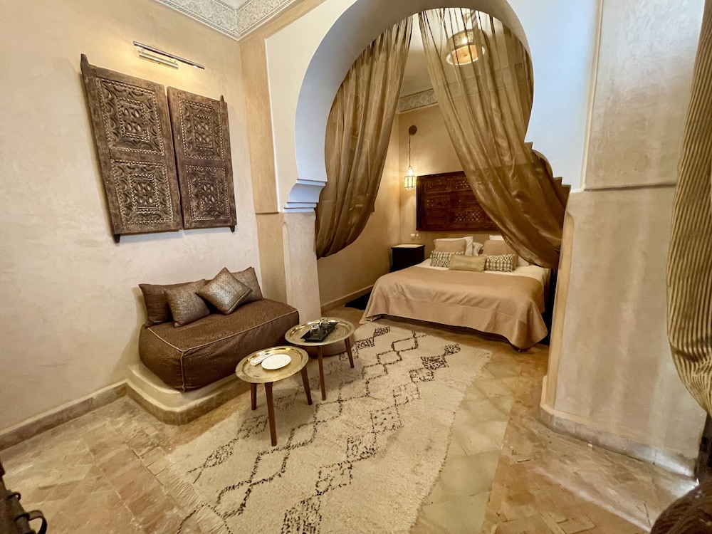 Riad Jona 45/74