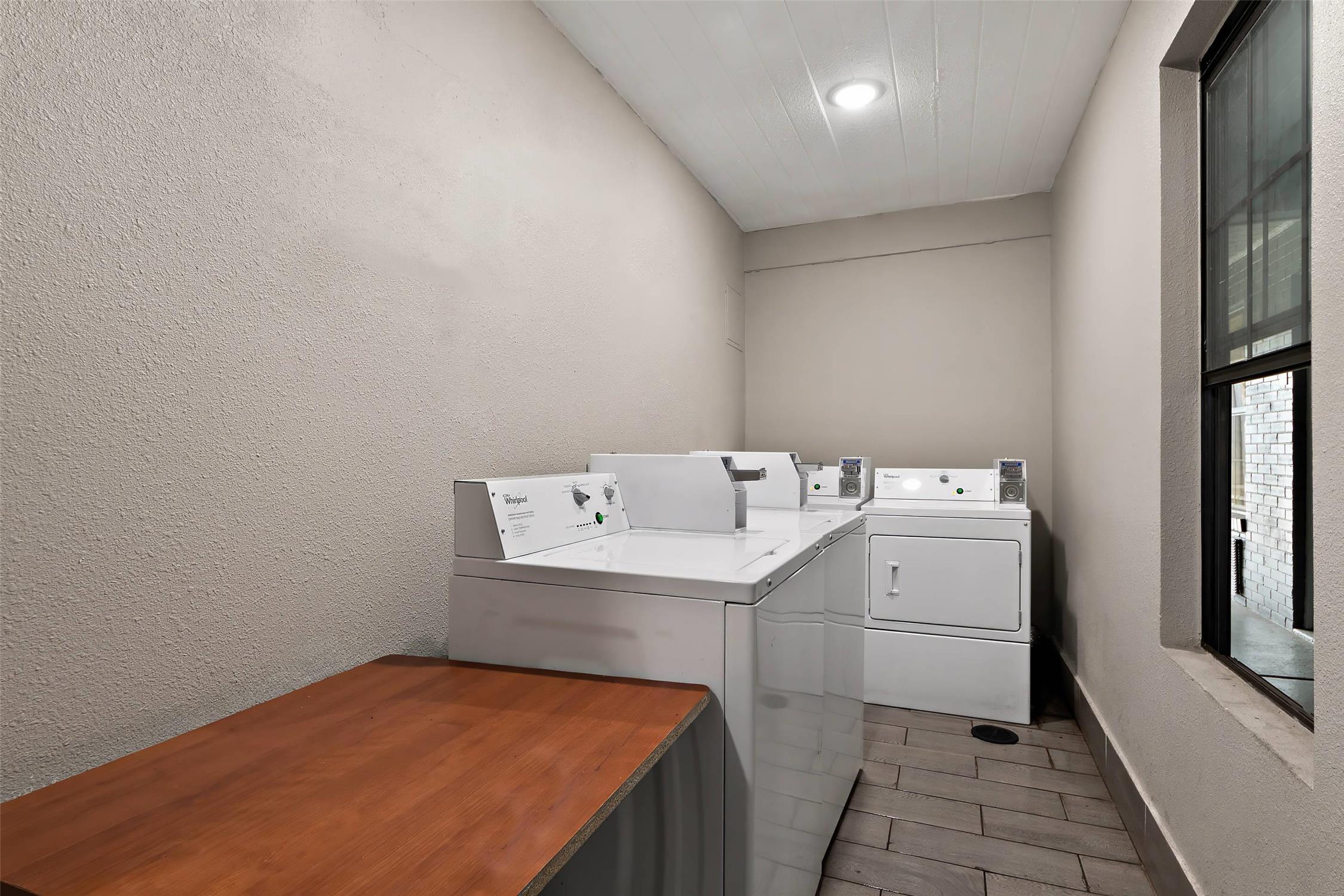 Econo Lodge Inn Suites Laredo 11/16
