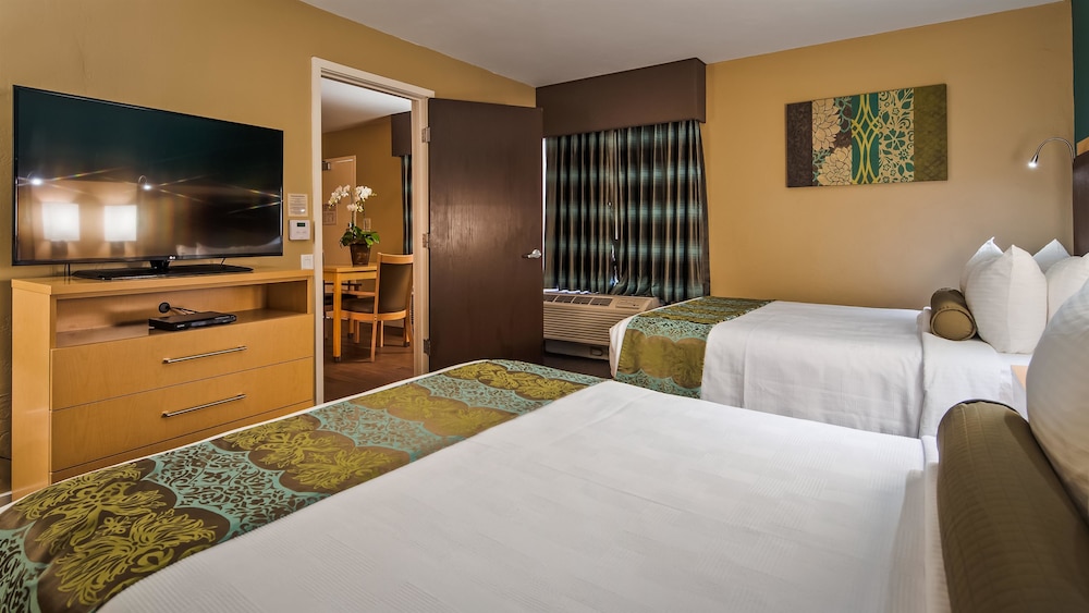 Best Western Plus South Coast Inn 25/72
