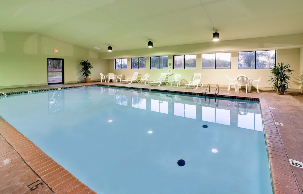 Hawthorn Suites By Wyndham Midwest City Tinker Afb 20/45