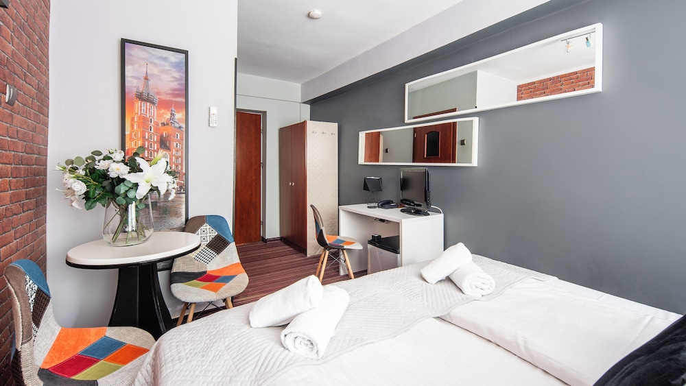 Delta Hotel 10/50