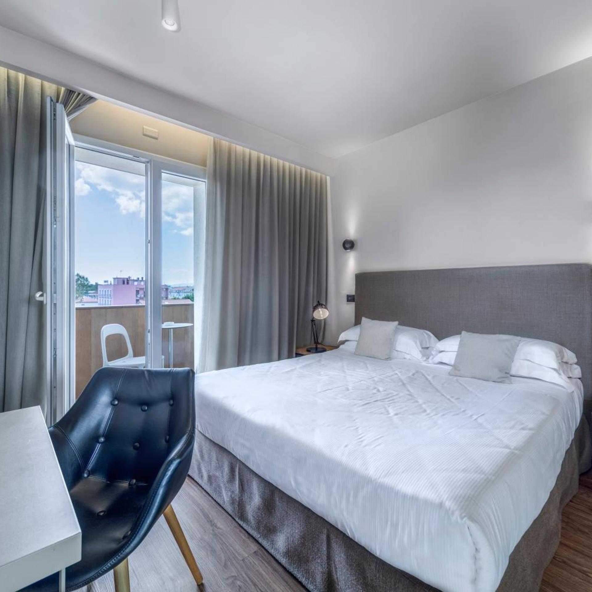S Suite, Triple، Hotel Select Suites & Spa 2/10