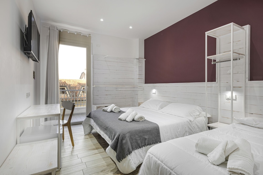 Design, Connecting, 2 Queen and Twin Beds