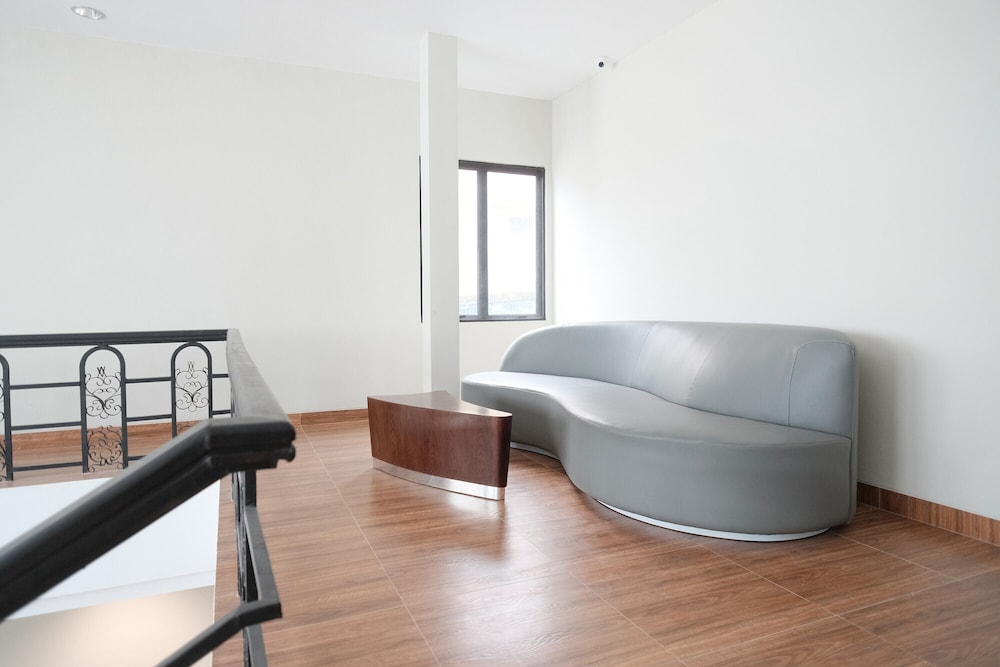 RedDoorz Plus near Ferry Terminal Batam Center 17/23