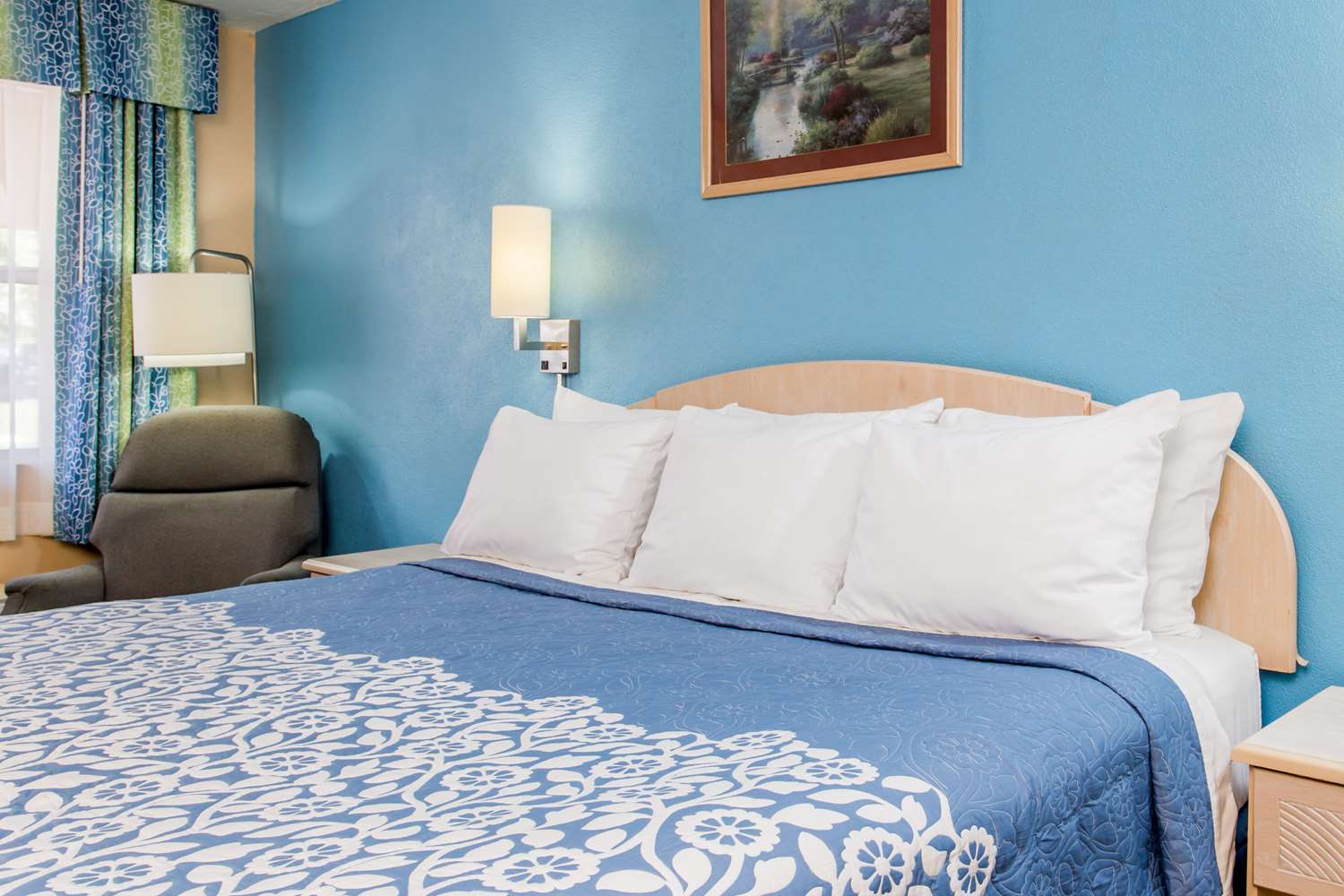 Days Inn by Wyndham Bradenton I-75 19/31