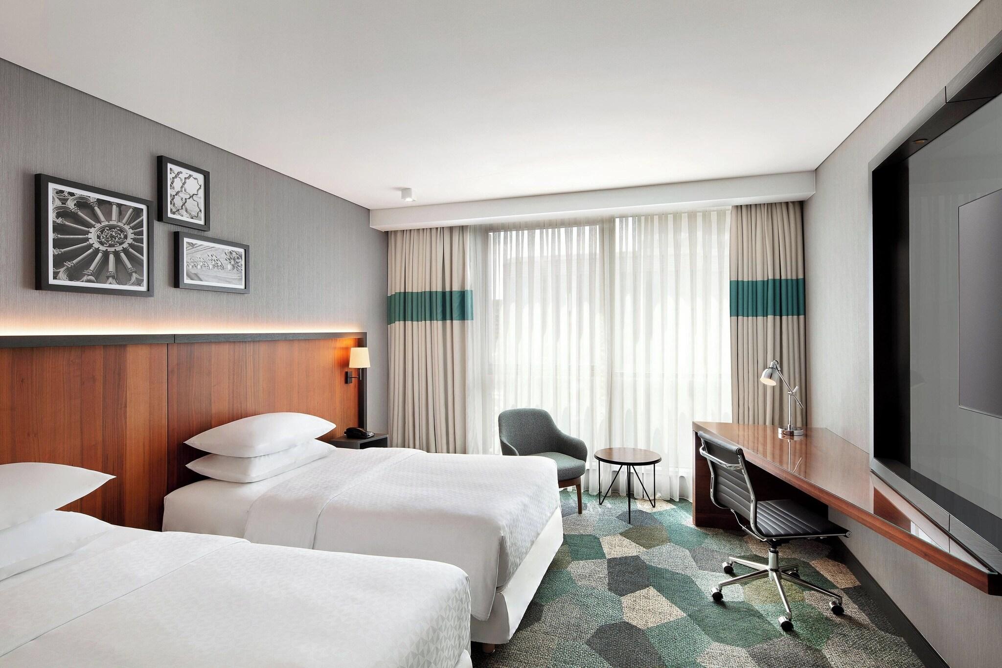 Deluxe, Twin Beds, Smoking