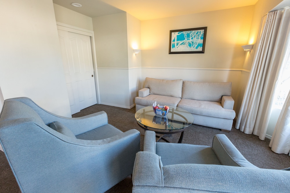 Cambria Landing Inn & Suites 30/35