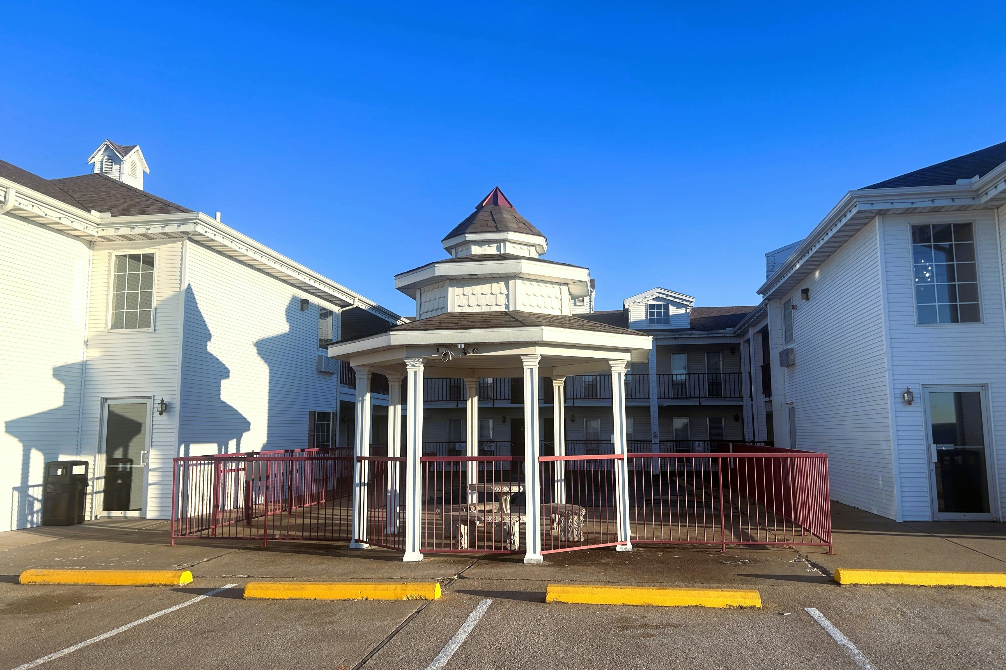 Osage Village Inn Near Lake Ozarks US 54 39/55